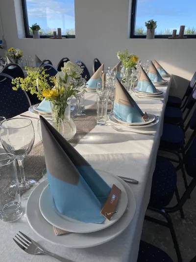 Borde og stole til udlejning